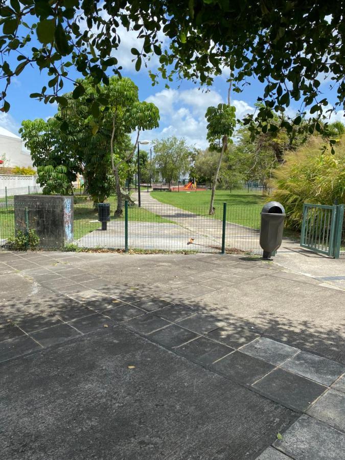 Apartament Chez Marc Les Abymes Zewnętrze zdjęcie